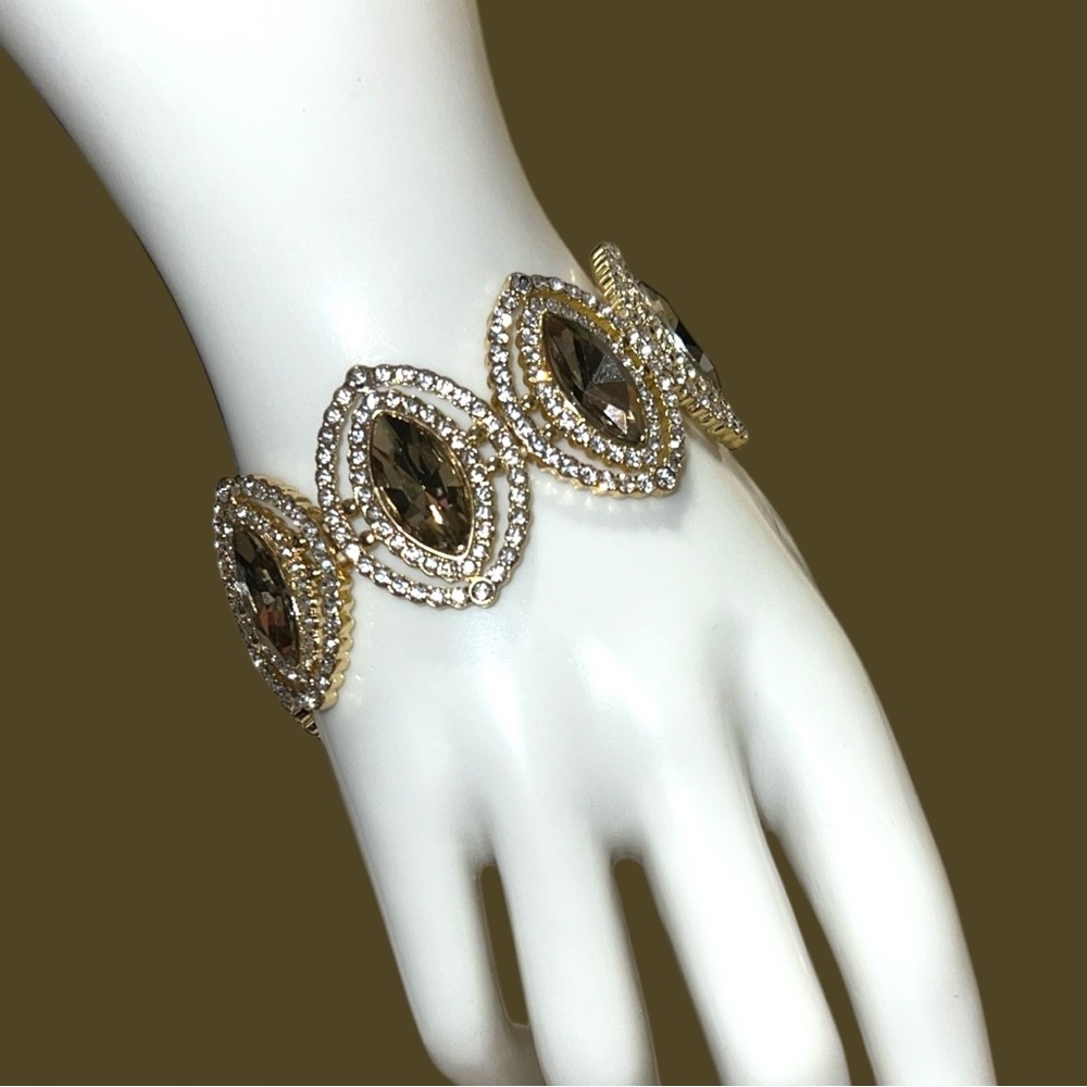 Elegant Gold and topaz Bracelet